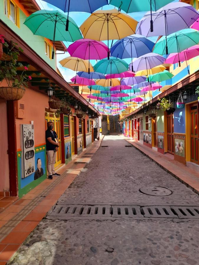 El Paraiso Paisa 5 Minutos Del Malecon Parqueadero Privado A Guatape Exterior photo